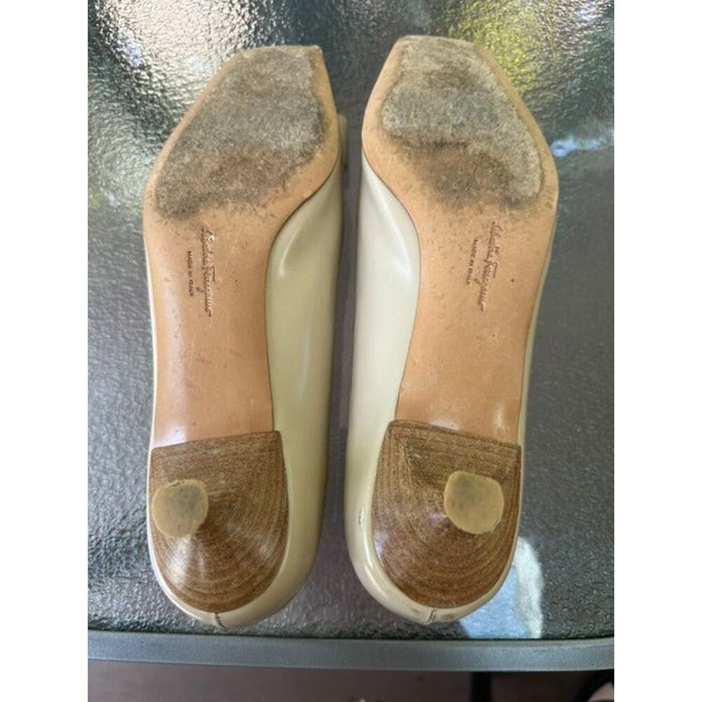 Salvatore Ferragamo Vintage Lillaz Bow Kitten Heel Pumps Size 8.5 EUC - Picture 5 of 6